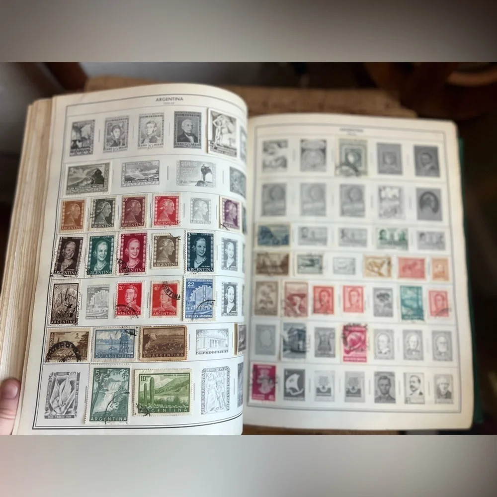 Rare Vintage H.E. Harris Senior Statesman World Stamp Album Collectible Stamps